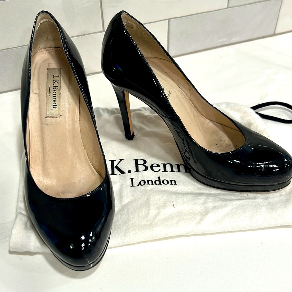LK Bennett Black patent leather Sledge shoe. Size 38